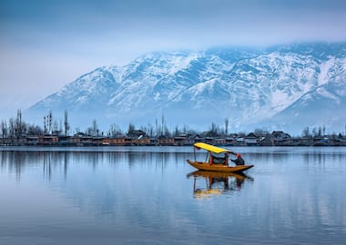 Amazing Kashmir Holiday With Gulmarg ( Deluxe)